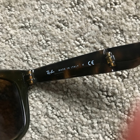 Folding classic wayfarer tortoise Ray-Bans w/ case - Picture 2 of 8